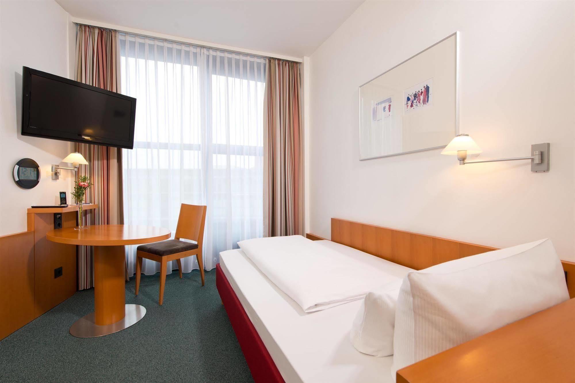 Hotel Am Borsigturm 4*