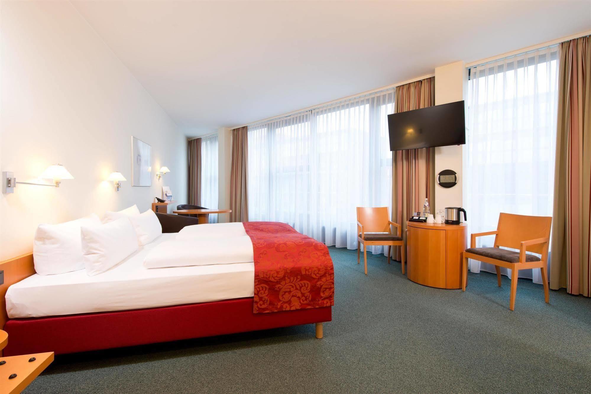Hotel Am Borsigturm 4*